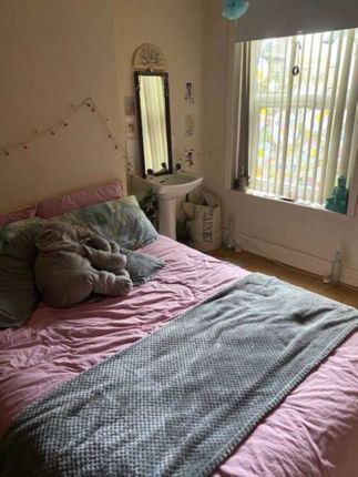 Thumbnail Terraced house to rent in Landcross Road, Fallowfield