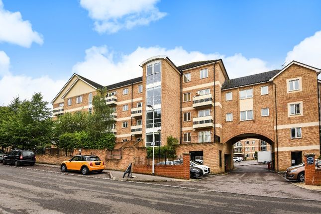 Thumbnail Flat to rent in Branagh Court, Reading