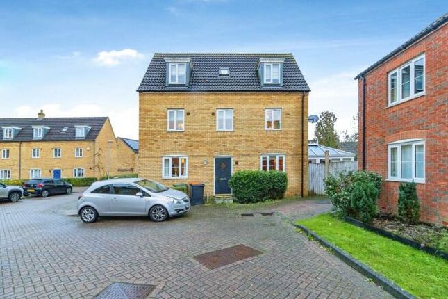 End terrace house for sale in Russet Close, Bedford