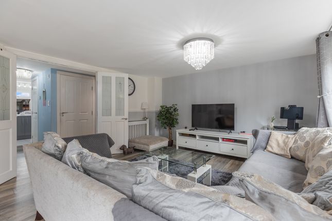 22 Lochburn Gate, Maryhill, Glasgow photo 5