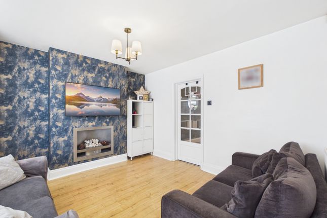 10, Myrtle Avenue, Nottingham photo 2