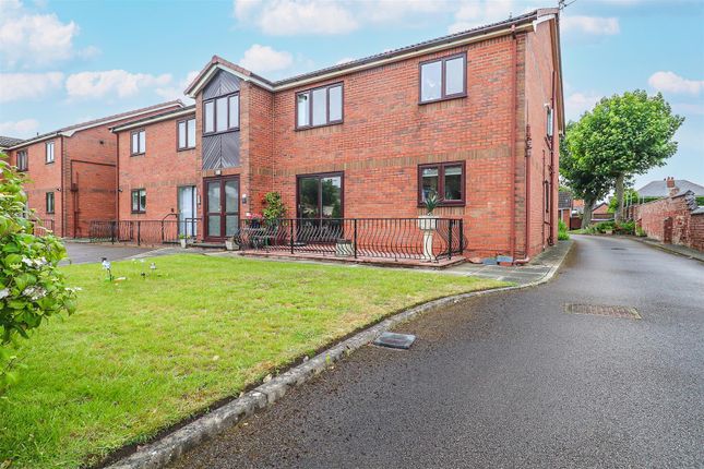 Thumbnail Flat for sale in Larkfield Court, Southport