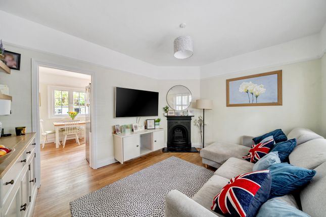 120, Lower Green Road, Esher photo 2