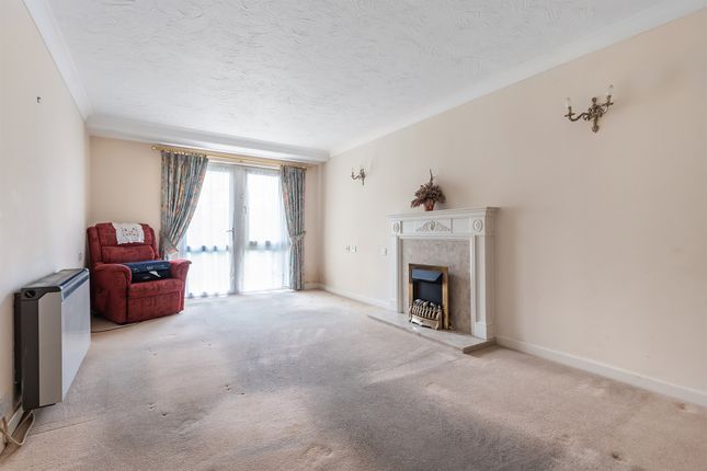 Flat 8, St Elizabeths Court, Mayfield Avenue, London photo 2