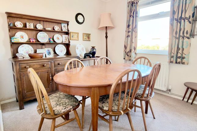 16, Churchill Grove, Tewkesbury photo 3