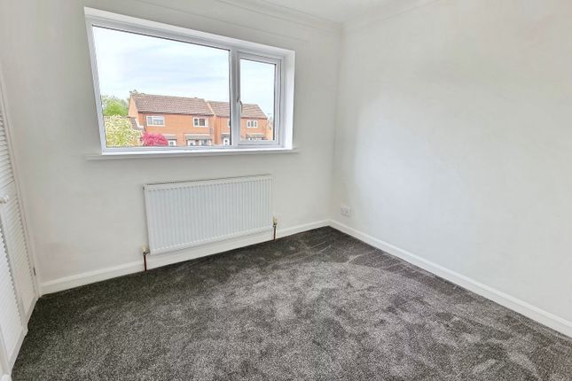 16, Woodside Court, Sleaford photo 4