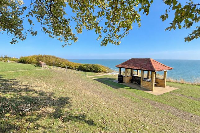 The Leas, Frinton-On-Sea photo 3