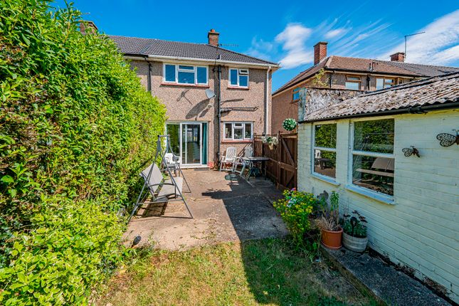 89 Quinbrookes, Slough photo 2