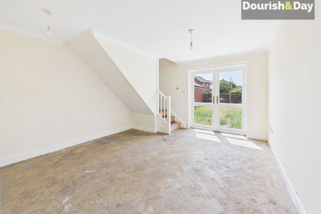 2 Neufchatel Court, Whitchurch photo 3