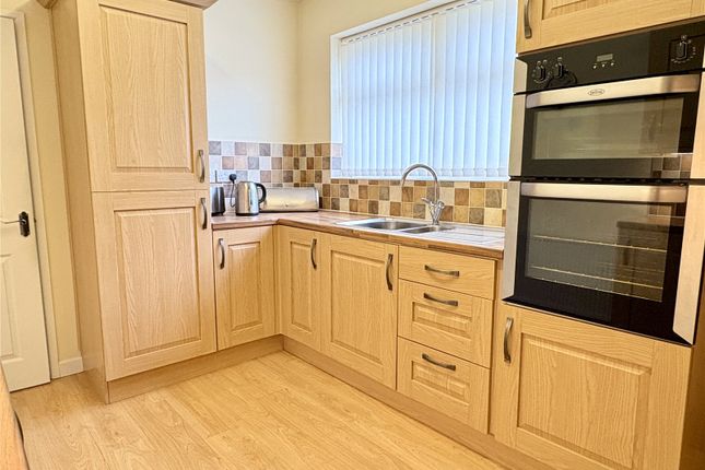 8, Sholver Lane, Oldham photo 4