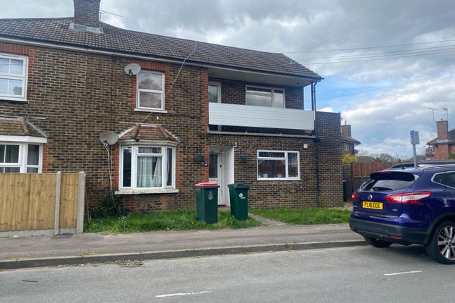Maisonette to rent in Mill Road, Crawley, West Sussex