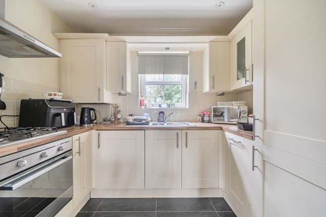 1, Reris Grange Close, Godalming photo 3