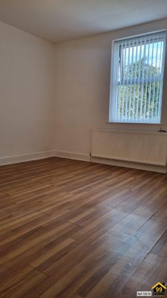 Thumbnail Flat to rent in Queens Road, Birkenhead, Merseyside