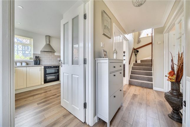 62, Benedict Close, Hampshire photo 2