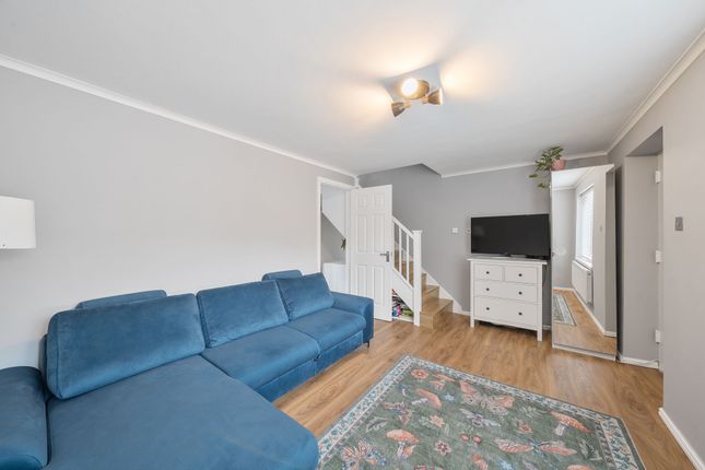 7 Pendall Close, Barnet photo 2