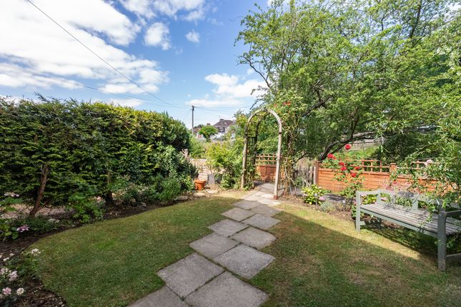 2, Fairfield Close, Dorking photo 4