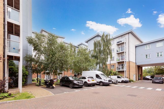 Flat for sale in Mill Street, Slough