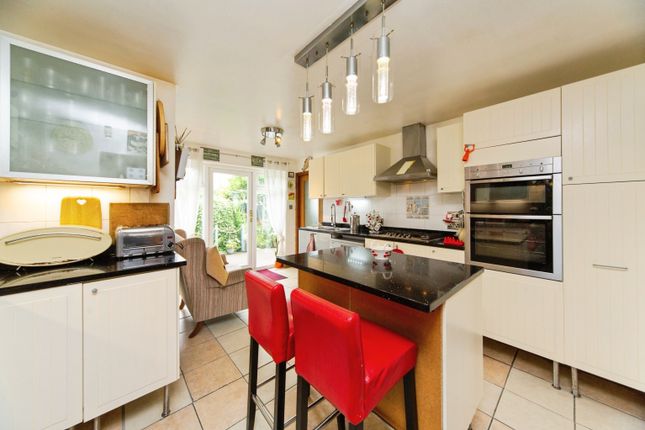 270, Heath Road, Wirral photo 4