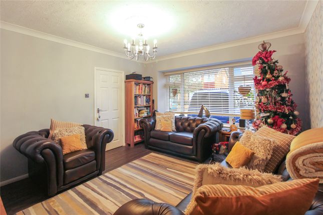 19, Chalfont Close, Essex photo 2