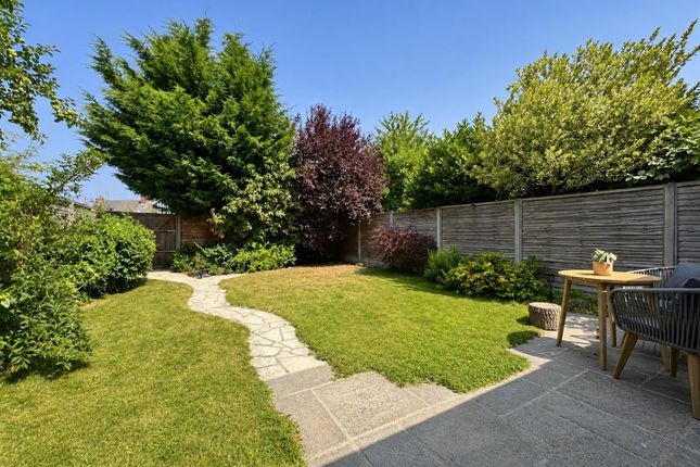 3, Tudor Drive, Leicester photo 2