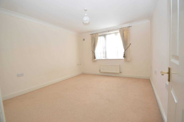 Flat for sale in Meadow View, Chertsey