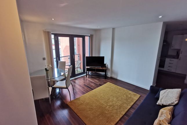 Flat to rent in South Quay, Swansea