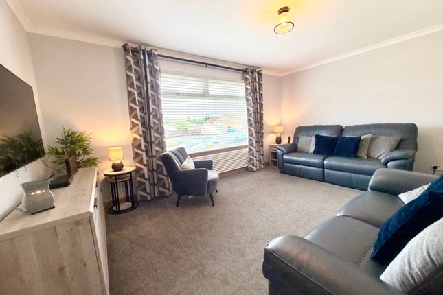 8, Meikle Crescent, Greengairs photo 2