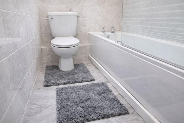 Flat 34, Oban Court, Montem Lane, Slough photo 5