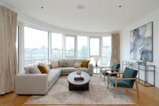 3-bed house on Apartment 19, 8, Kew Bridge Road, Brentford, £3,750/mo