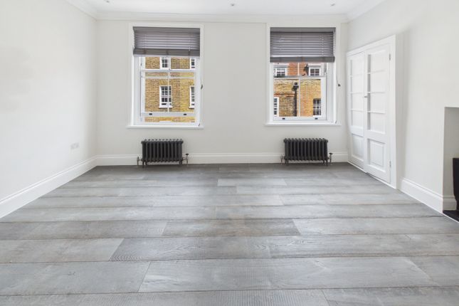 1-bed flat on 42  Flat 2, Monmouth Street, London, £3,640/mo