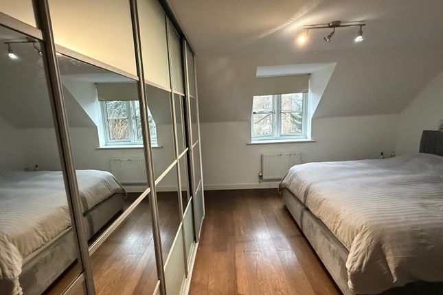 5b, Goodhall Close, Stanmore photo 3