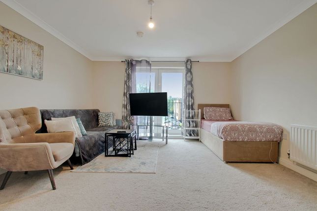 Flat for sale in Langstone Way, Mill Hill East