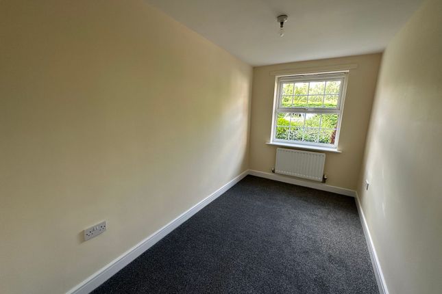 1 Handshaw Drive, Preston photo 5