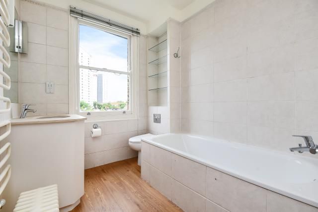 Top Floor Maisonette, 31, Royal Crescent, London photo 4