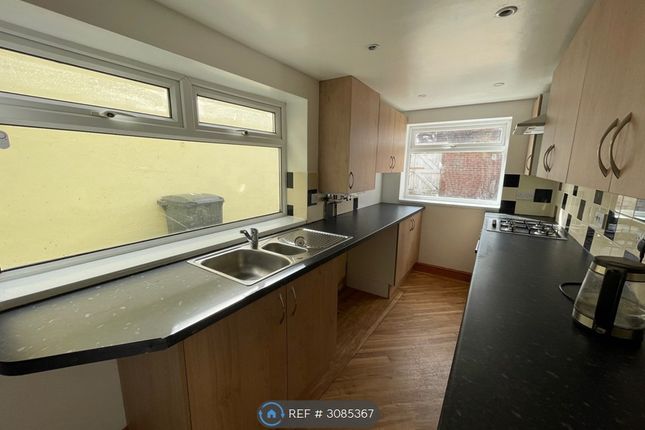 4-bed terraced on Darlington, £985/mo