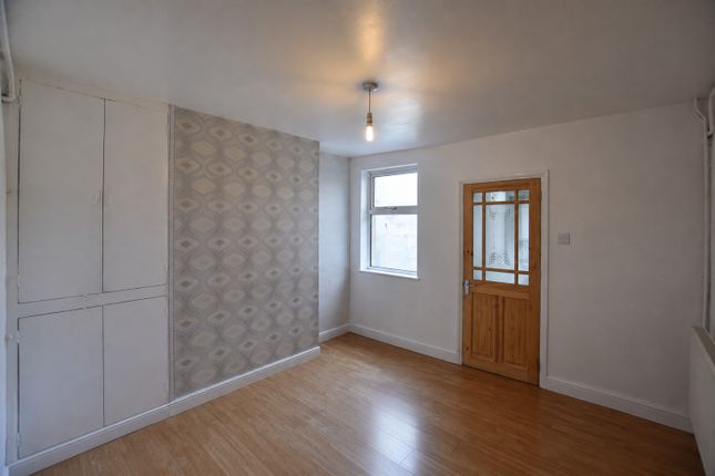 328, Clarence Road, Peterborough photo 3