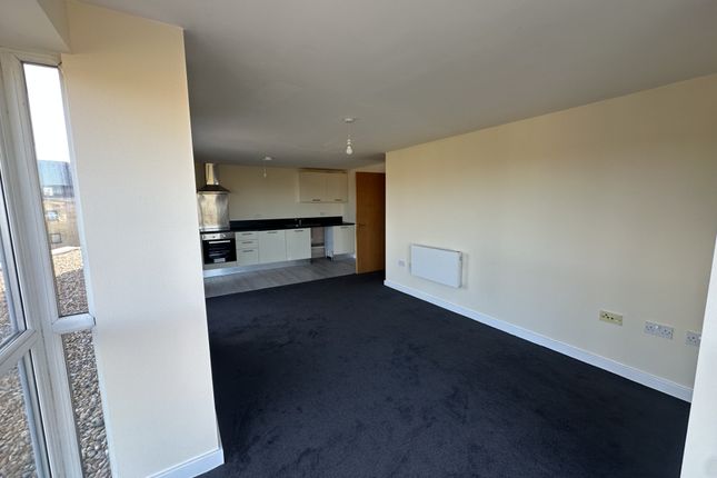 32, Peterborough photo 2