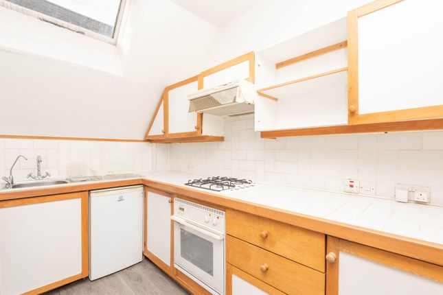 Second floor, 72, Victoria Road, London photo 4
