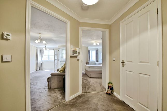 42, Howard Court, Timperley photo 5