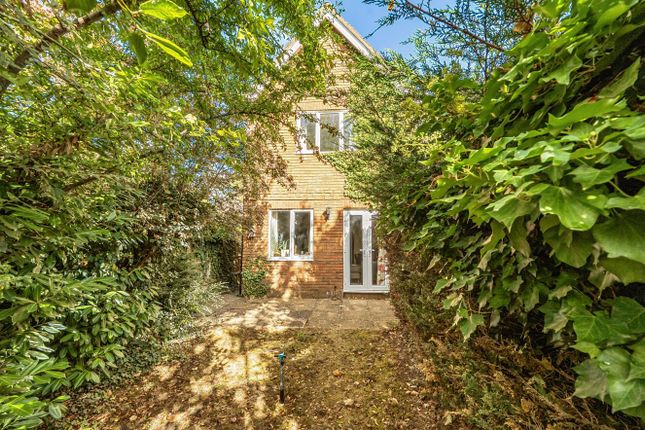 38, Monro Drive, Guildford photo 3