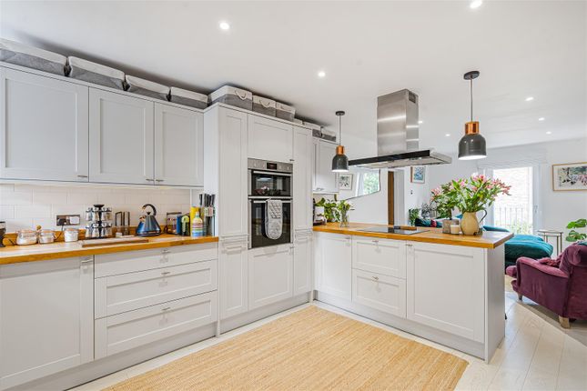 98A, Canbury Avenue, Kingston Upon Thames photo 2