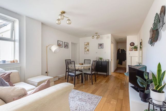 Flat 4, 24 Churchdown, Bromley photo 2