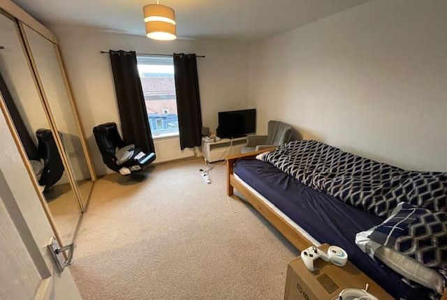 6, Lark Close, Corby photo 2