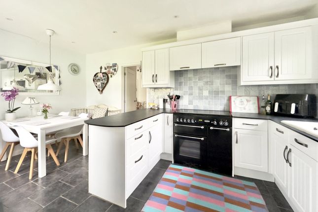 5, Malden Close, Devon photo 4