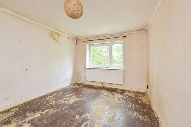 34, Lawrence Court, Northampton photo 3