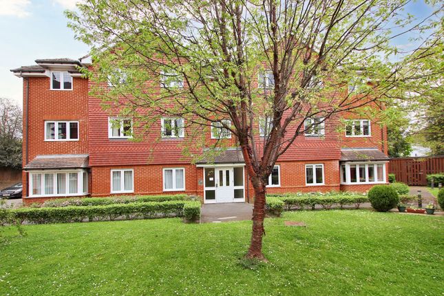 Flat for sale in Knotley Way, Springview