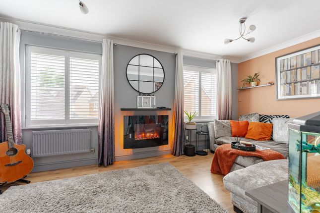 64 Viscount Close, Diss photo 2