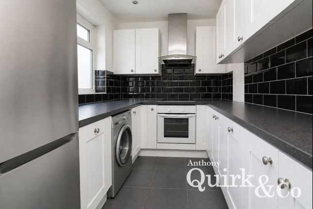 4, Barnards Avenue, Canvey Island photo 2