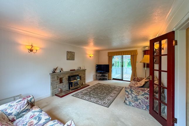 46, Hall Ing Lane, Holmfirth photo 4