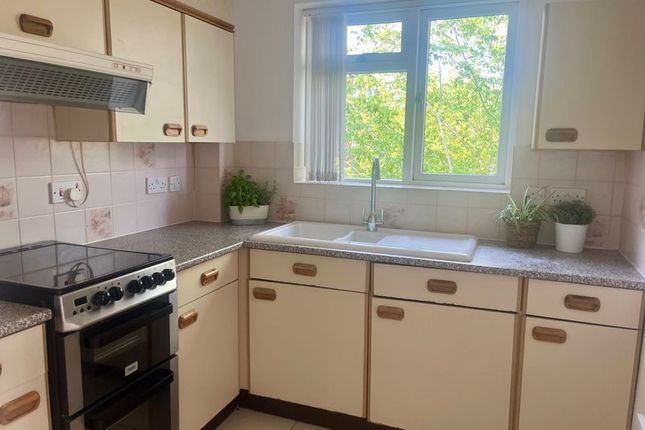 27 Trinity Court, Wethered Road, Marlow photo 2